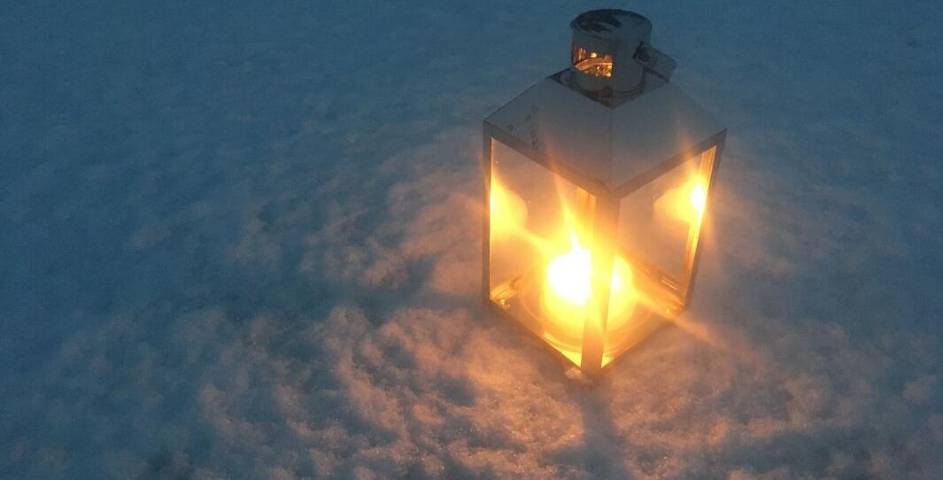 Laterne im Schnee